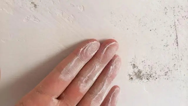 墙面起砂刷墙固管用吗