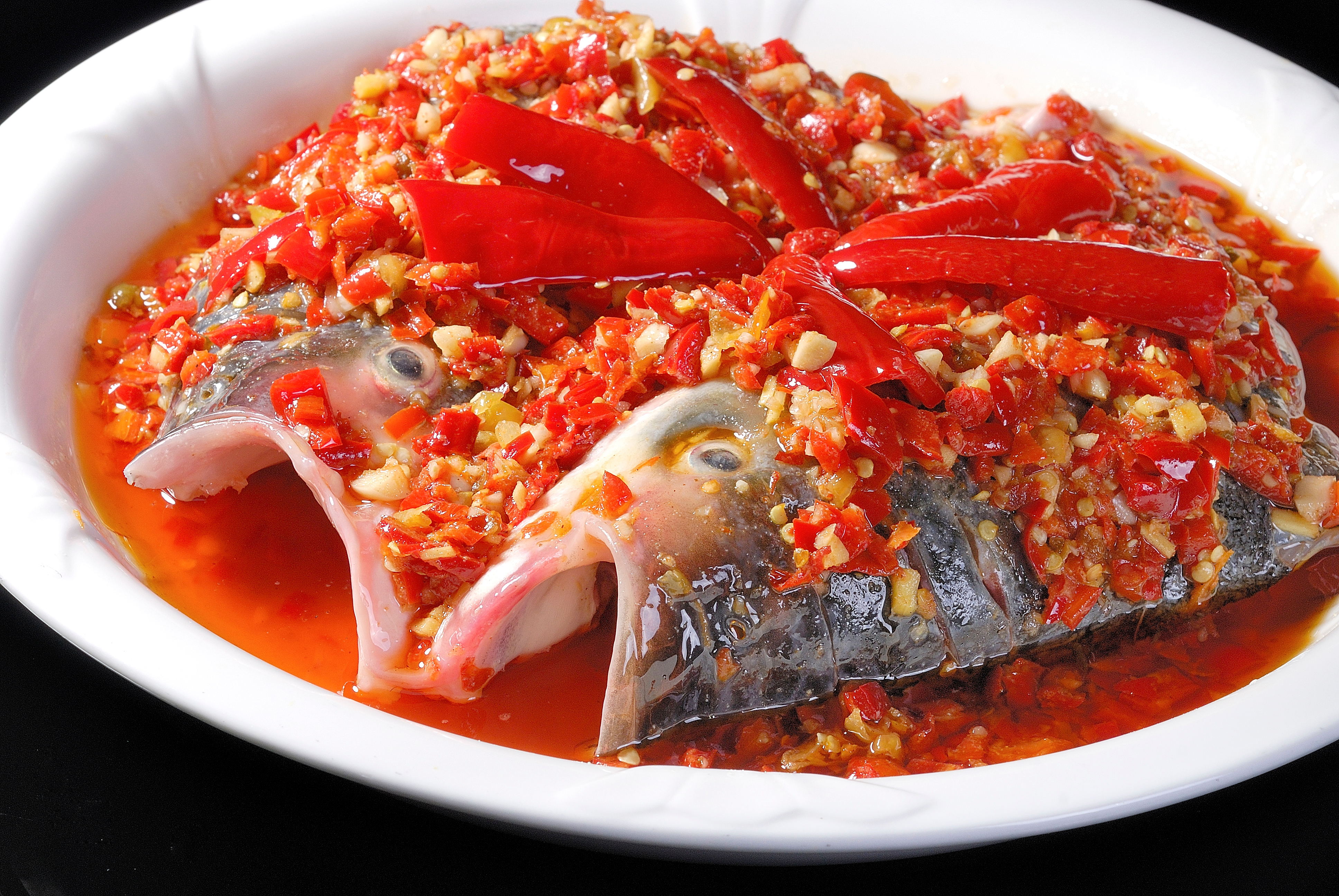 魏源湖的剁椒鱼头,肉质细嫩,香辣不腻,小孩一餐能吃三碗!