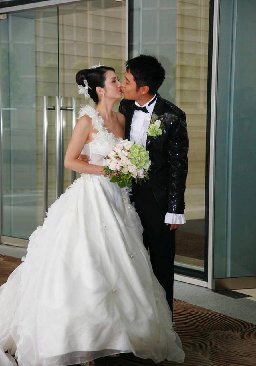 5月1日凌晨,演员洪欣在社交平台发文官宣与丈夫张丹峰离婚,然而她这条