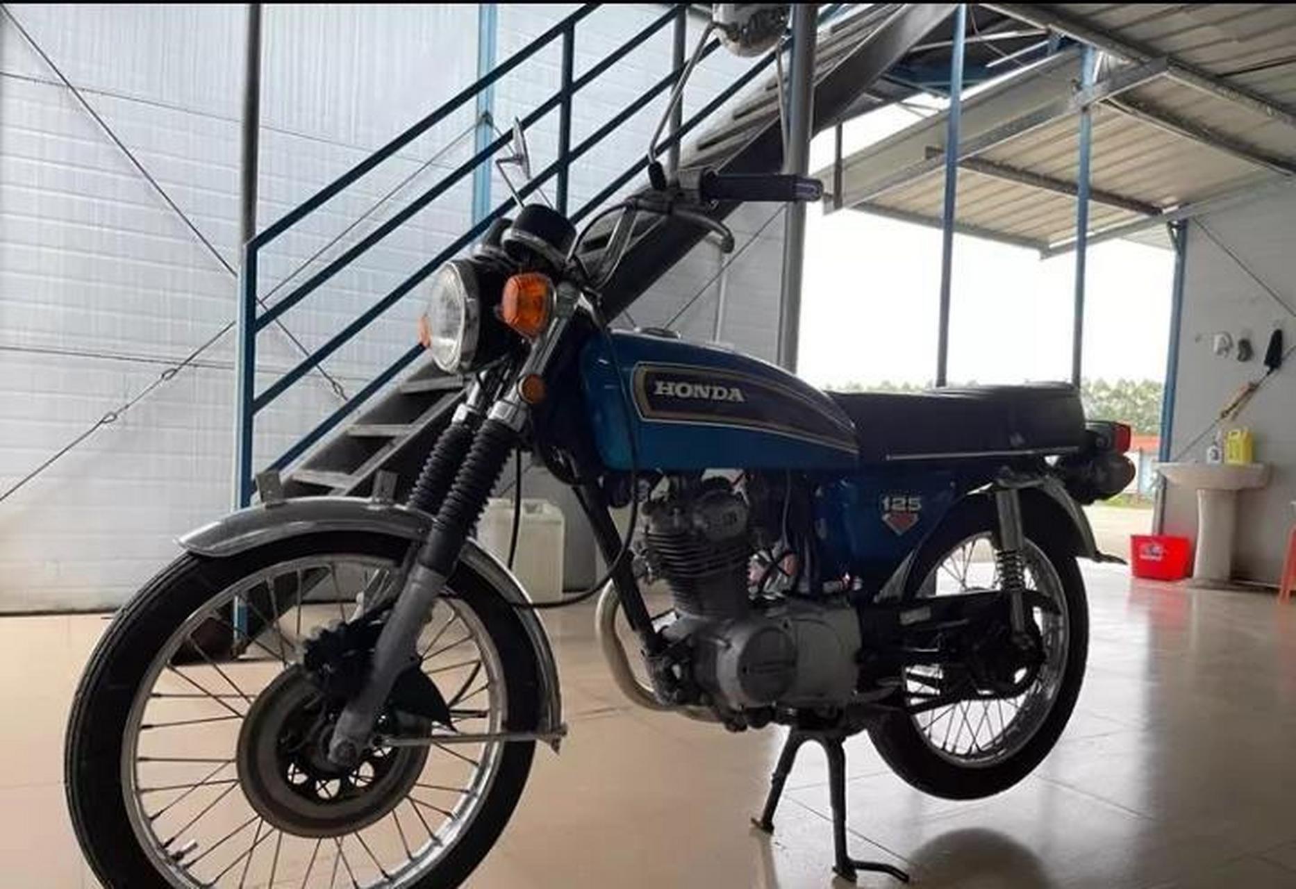 二伯说,这辆1985年纯进口本田cb125s直流白金点火国际5档值3.