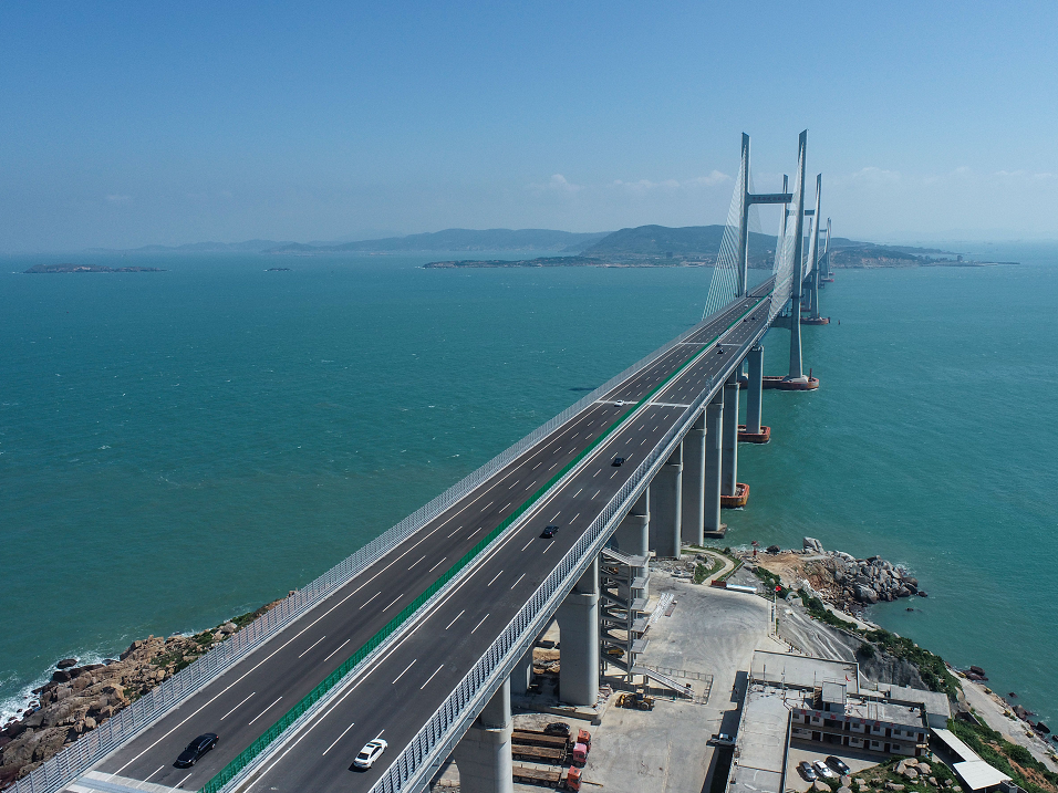 建桥禁区中的奇迹,世界最长公铁两用跨海大桥全面通车