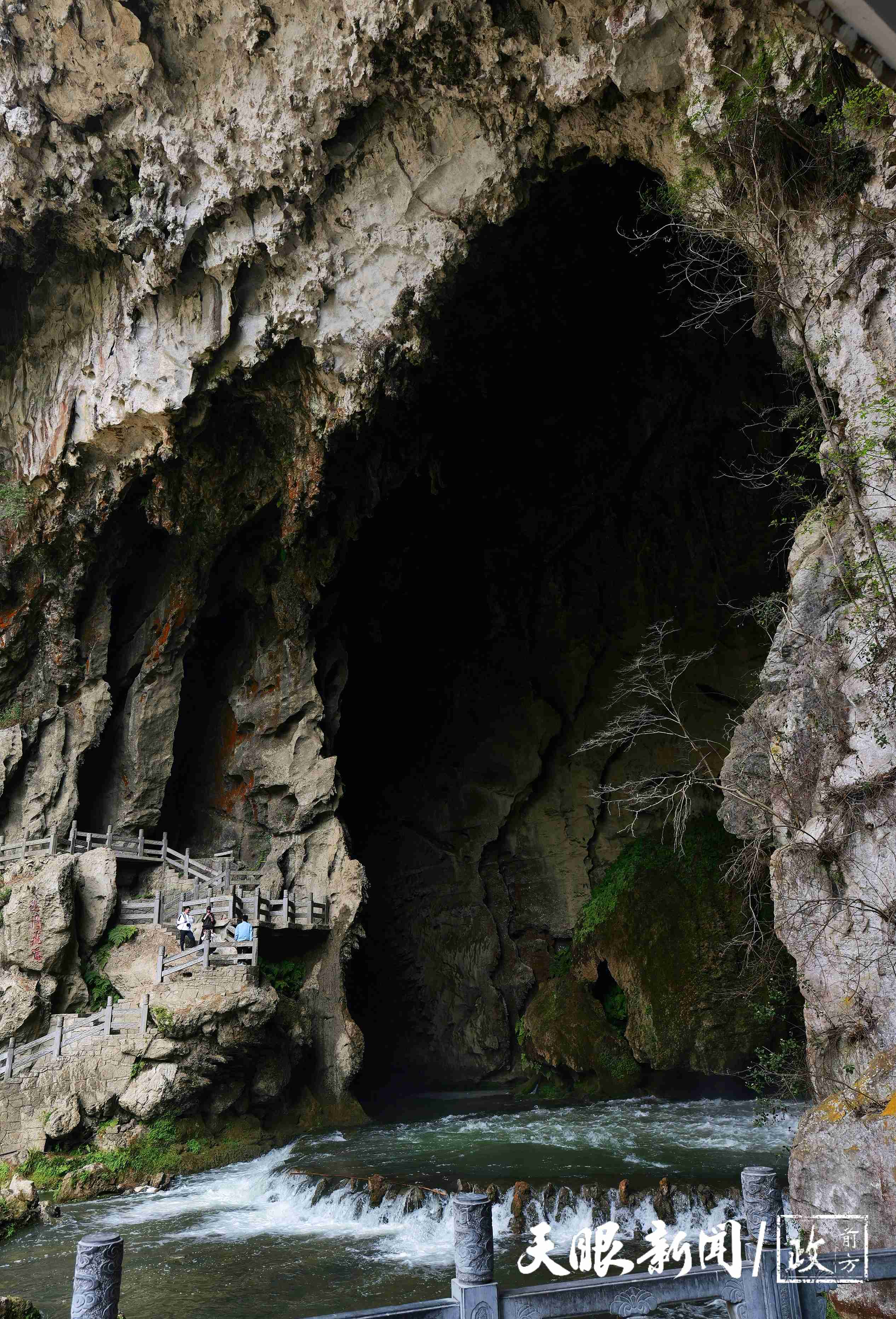 船在山中行,人在洞中走!贵州这个奇特溶洞你去过吗?