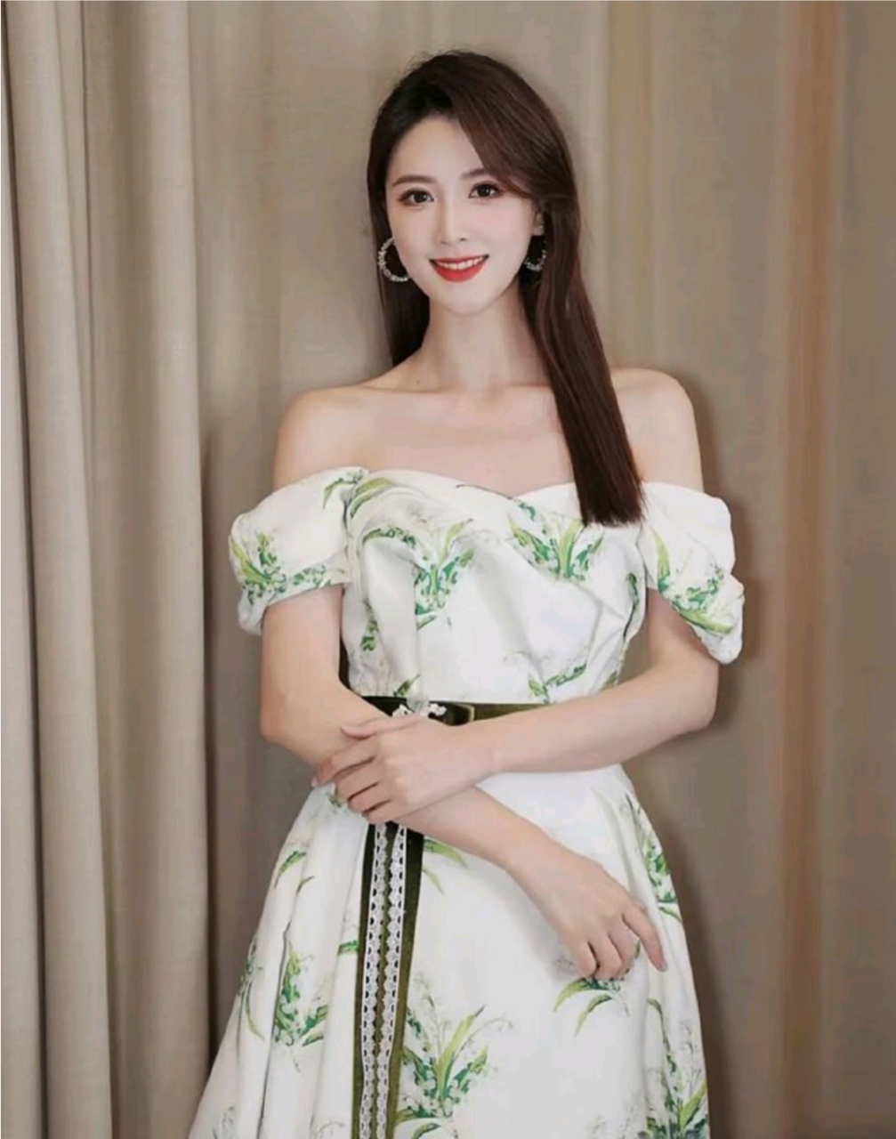 你觉得央视最美女主持人是谁?我觉得应该是她.