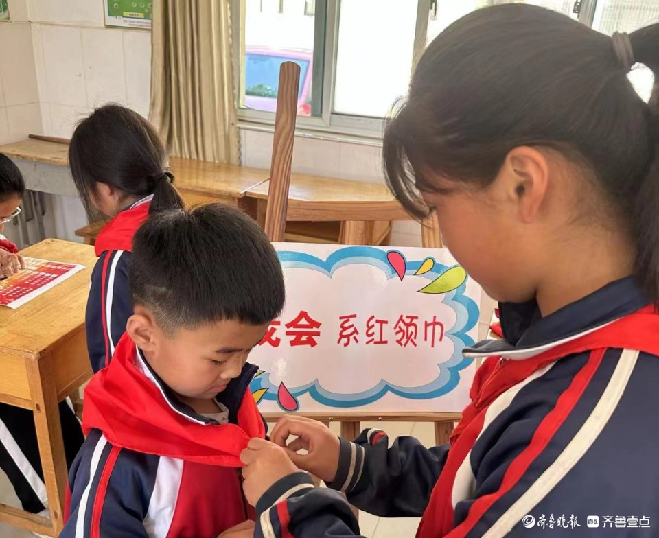 东昌府区张炉集镇西南小学开展一年级队前教育活动