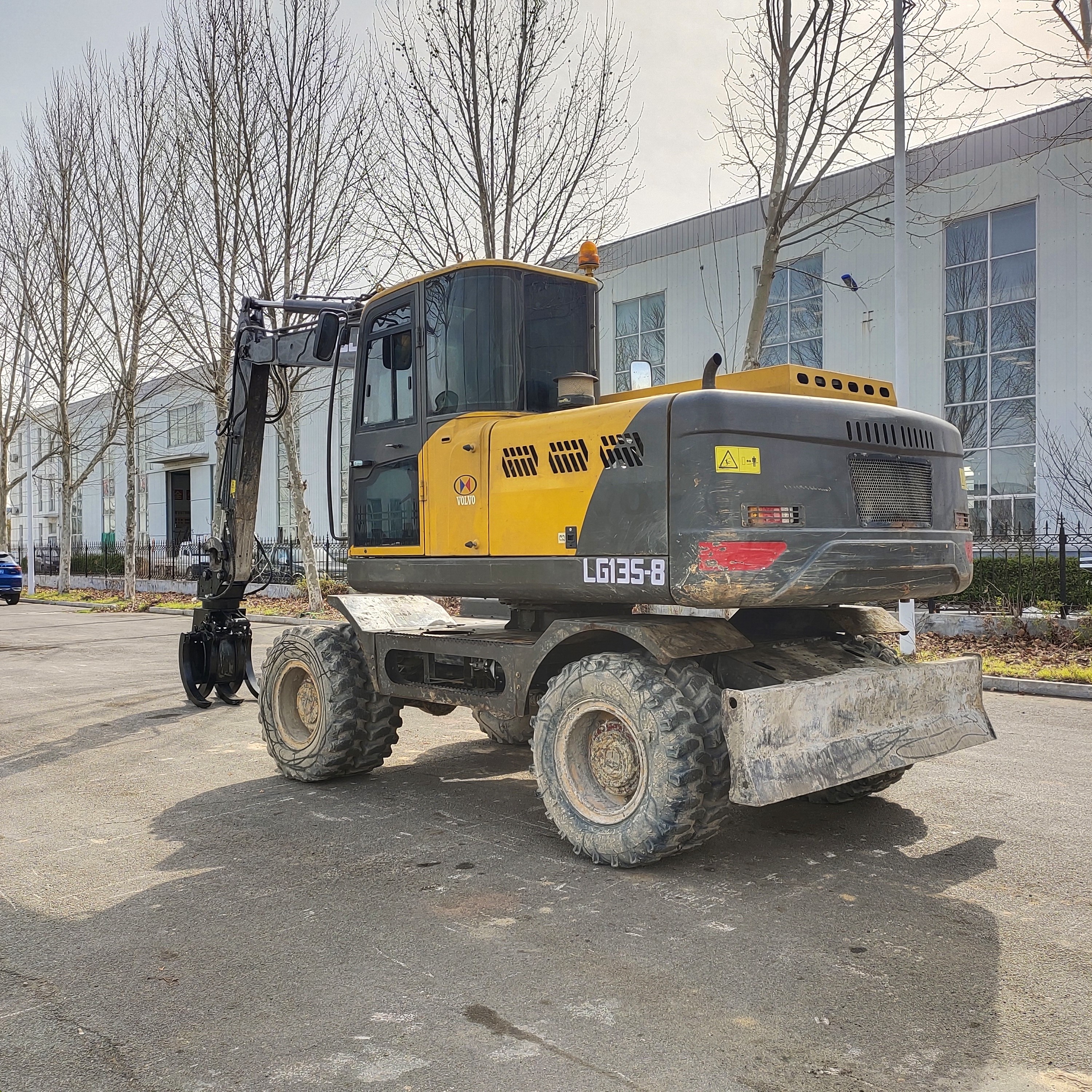 个人转让 临工135轮式挖掘机抓木机 135挖掘机 135轮挖