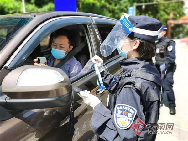 云南木康边境检查站:24小时严查,筑牢边境防控"铁卡"