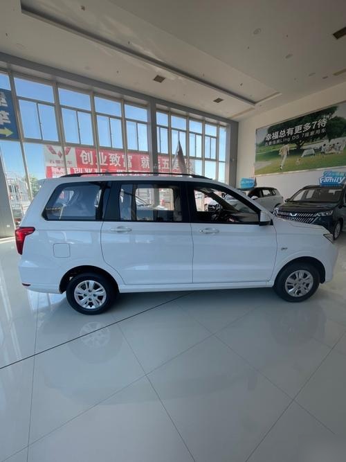 五菱宏光suv7座 自动挡图片