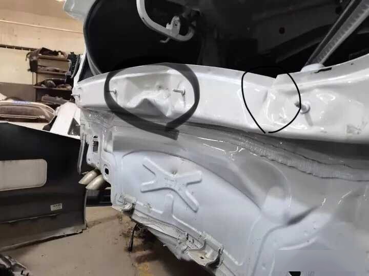 刚买三个月的车被追尾,4s店说后围板变形得切割更换?