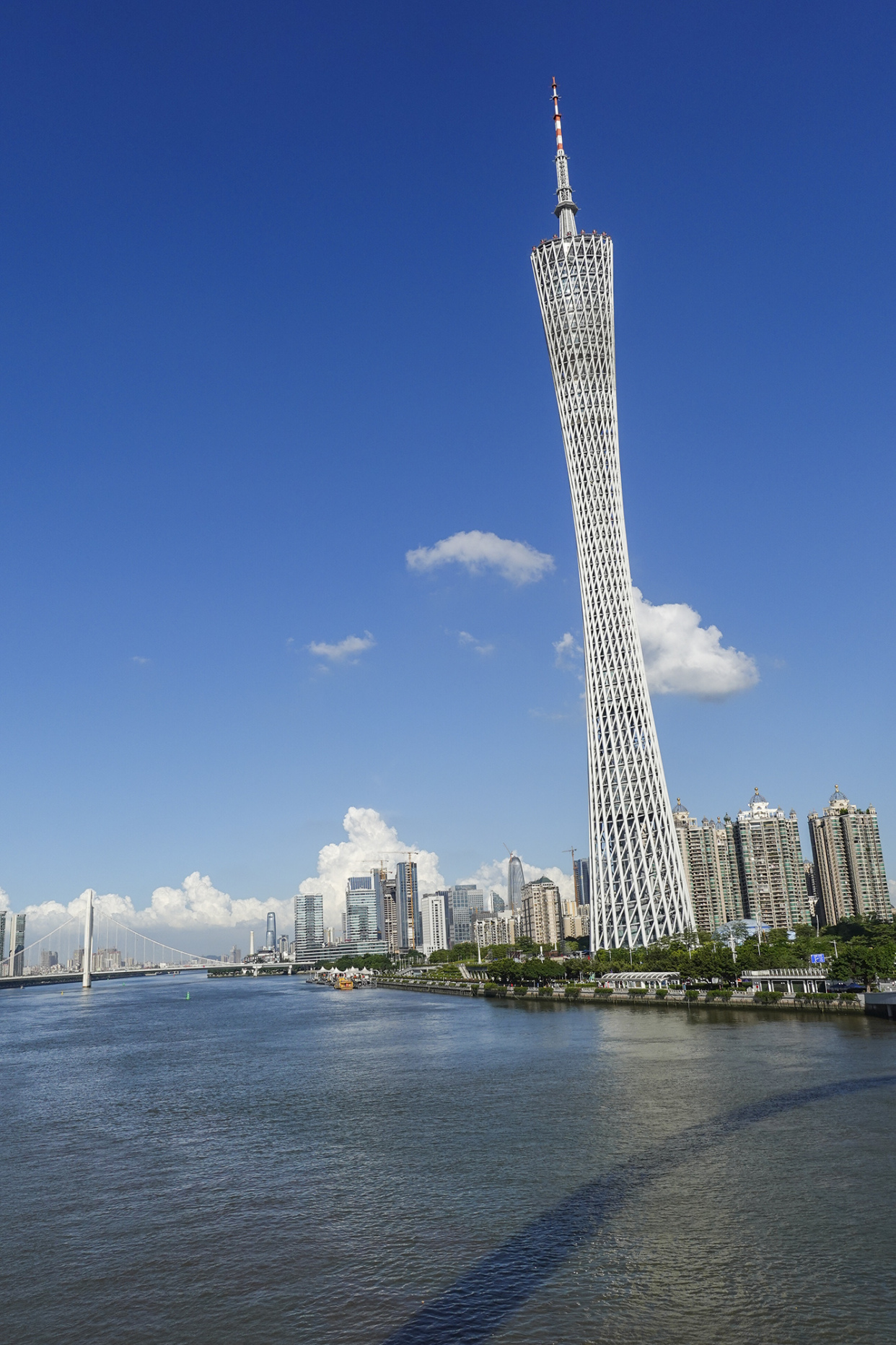 广州一座仅供步行的桥,有人说它布局暗含玄机,甚至预约才能上桥