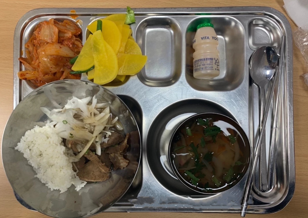 韩国留学生公开"高校食堂餐",跟想象的有点不一样