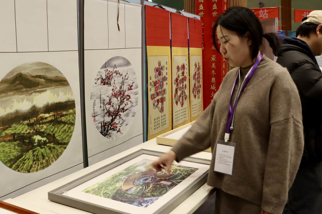 北京延庆举办大型书画展 展出近千幅优秀书画作品