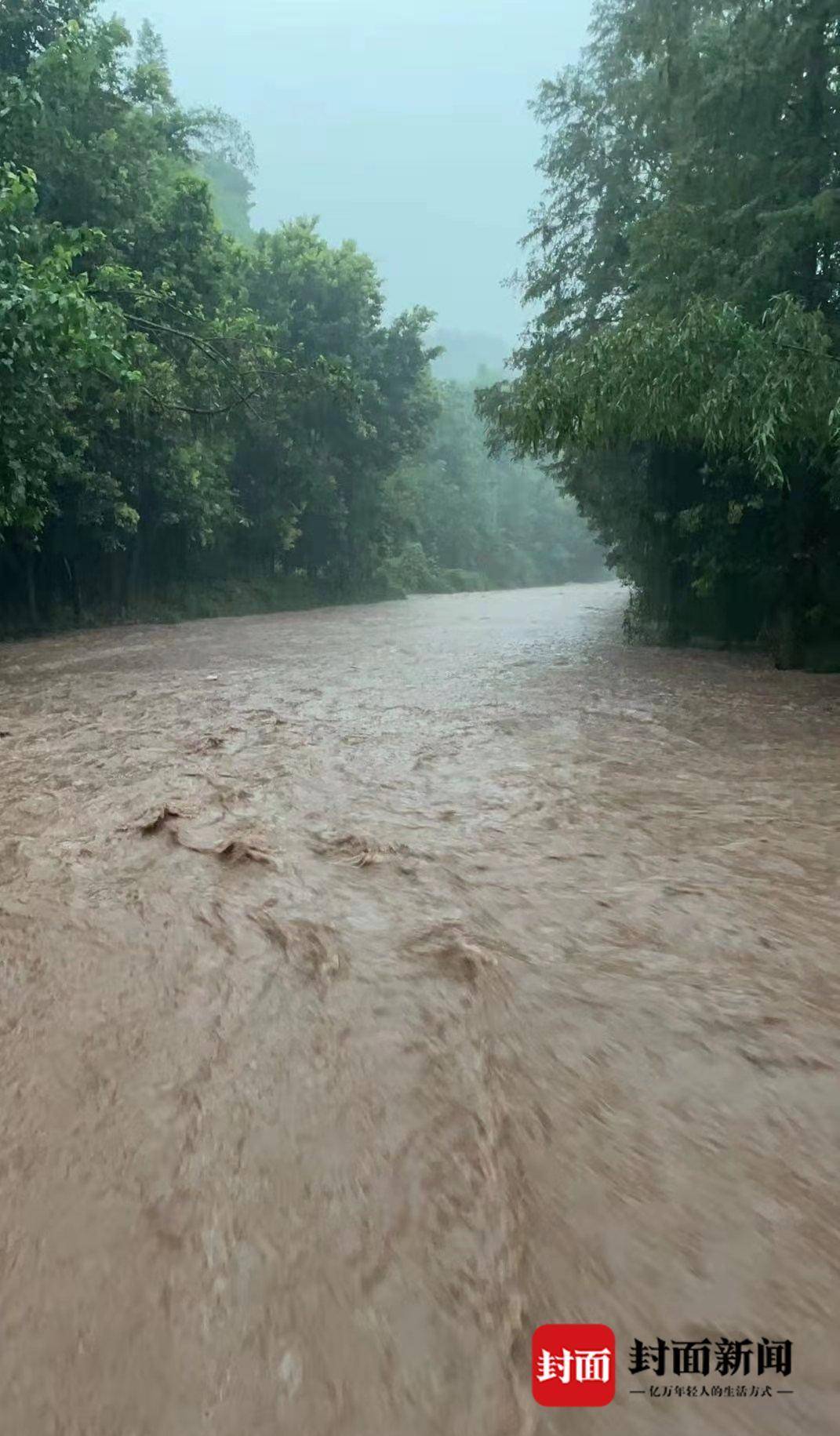 持续暴雨致四川大竹10余处路段无法通行 国道210线有桥梁损毁