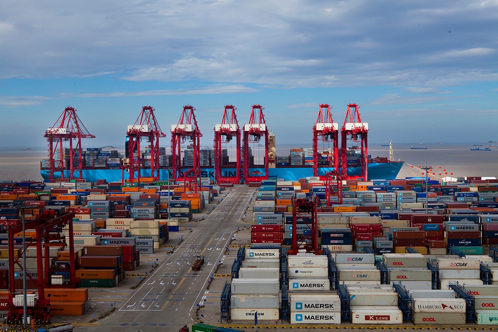 长三角港口群集装箱年吞吐量破亿标箱,上海国际航运中心服务能级