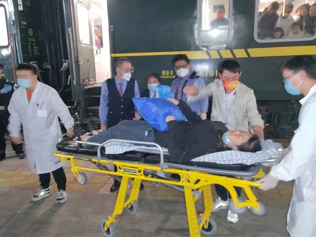 k79次列车上的"生命接力赛"