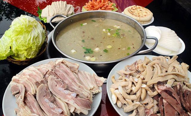 曲靖的全羊汤锅