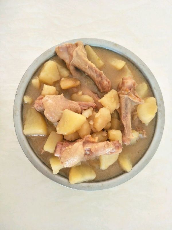 鸭翅根炖土豆这样吃,换个口味换种心情