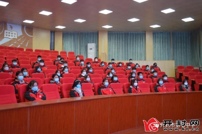 开封市第七中学举行2021年秋季学期国家助学金发放暨感恩教育大会
