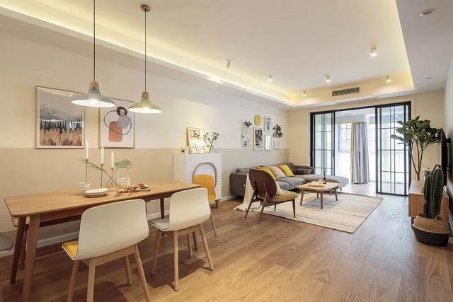 原木暖色调 简约两居里的朴质