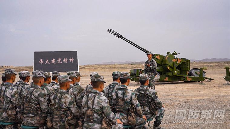 第七十四集团军某旅在演训一线开展党史学习教育