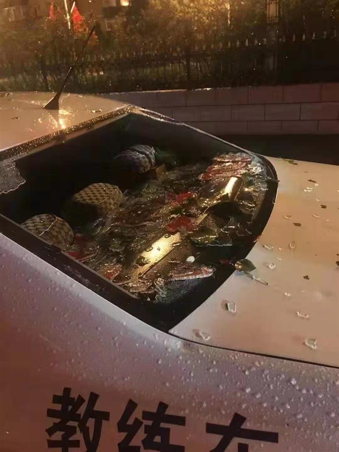 大连突降冰雹大如鸡蛋,多辆私家车玻璃被击穿