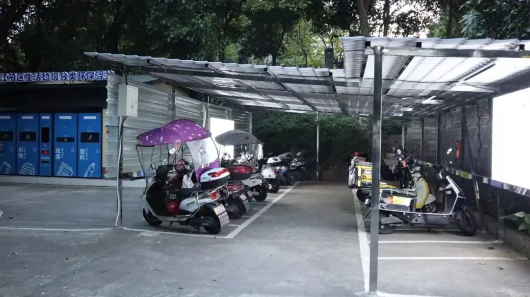 将在江阳区,龙马潭区开展试点建设,积极推广电梯加装电动自行车智能