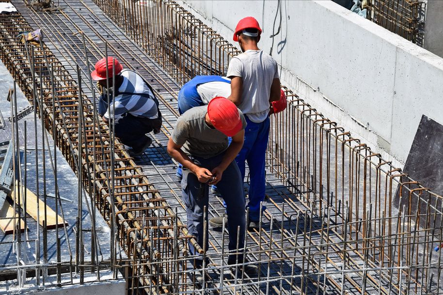 为何会有建筑工人短缺?大部分工人都不愿意在工地上干活了