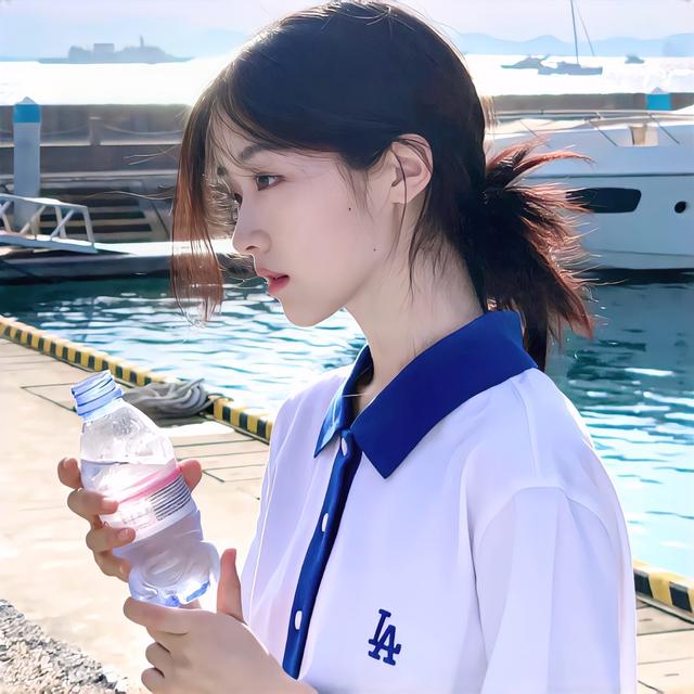 小众氛围感校园风女生头像无水印