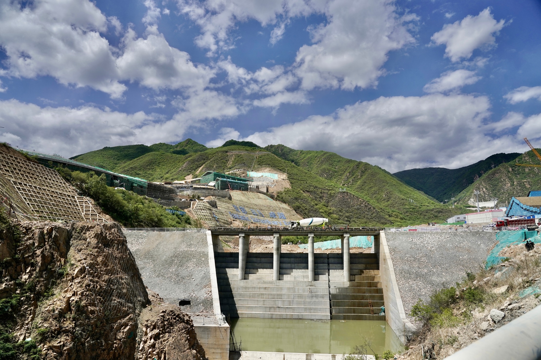 北京冬奥会延庆赛区900米塘坝主体工程完工