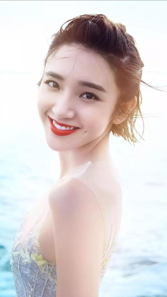 唐艺昕,爱笑的女孩运气都不会太差