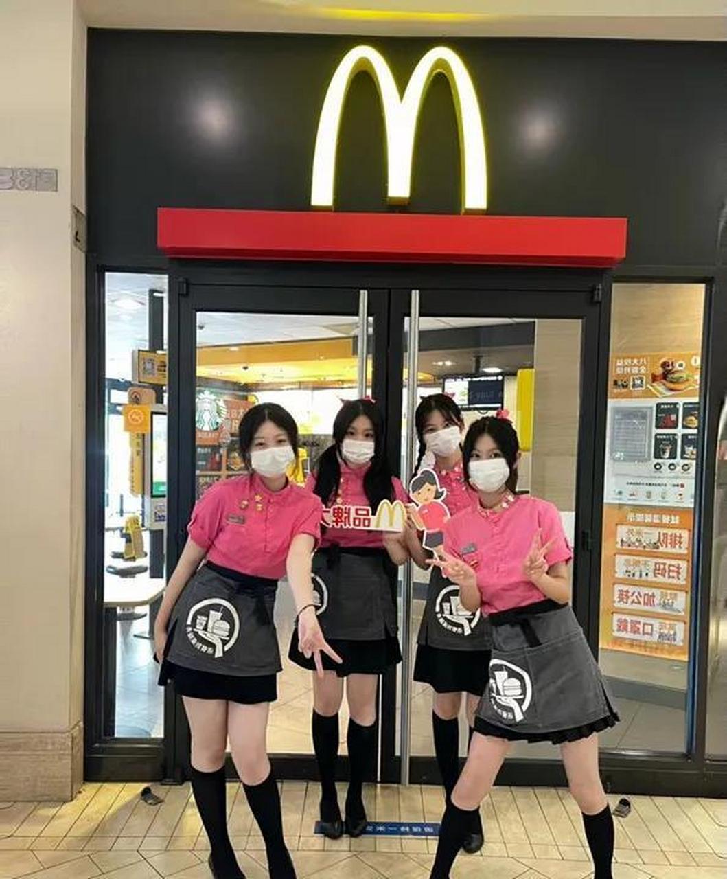 你去吃麦当劳,遇到过服务生过来推销卡没?花钱买了吗?