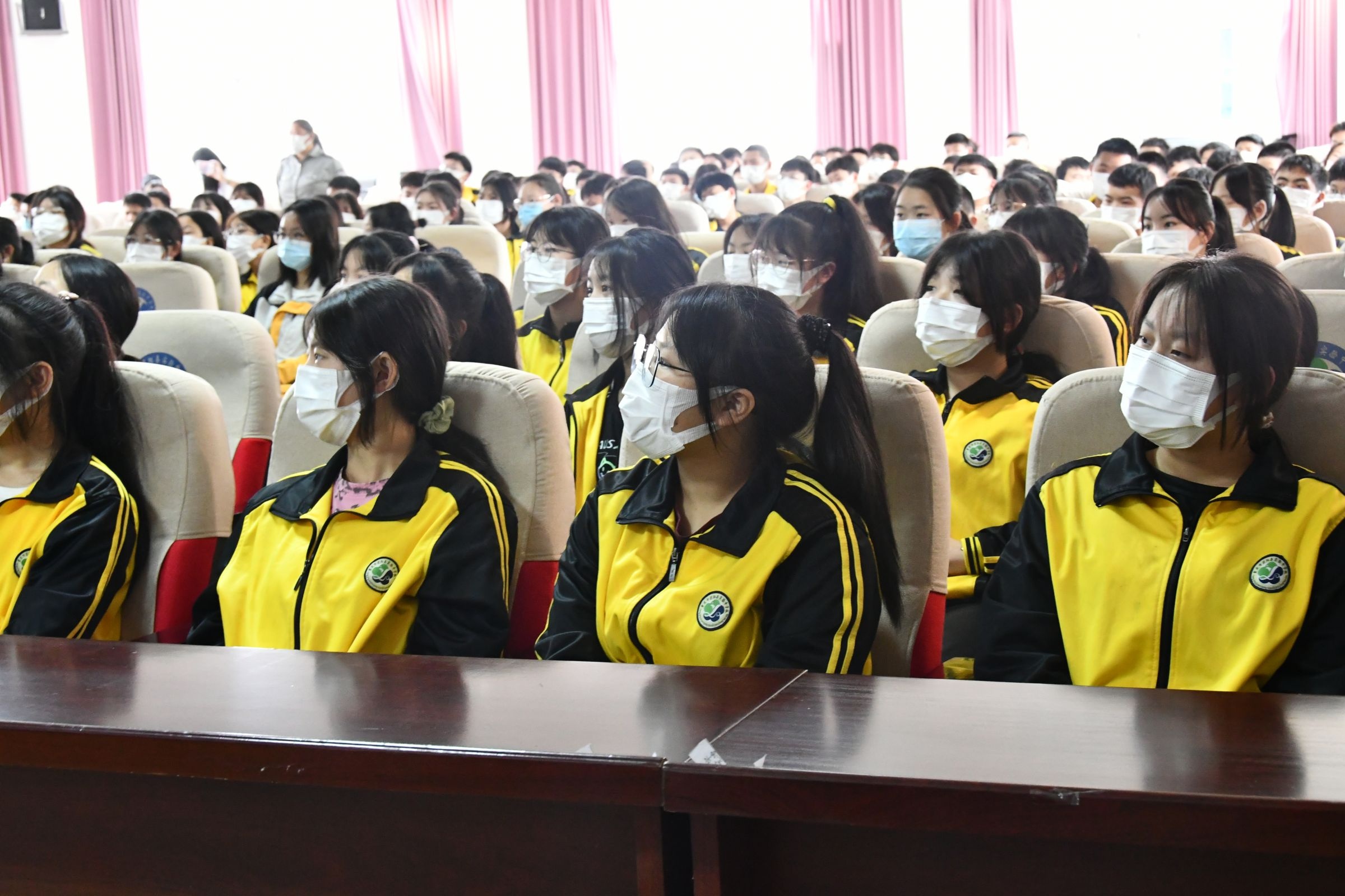 酉阳中小学心理健康教育讲座走进县实验中学