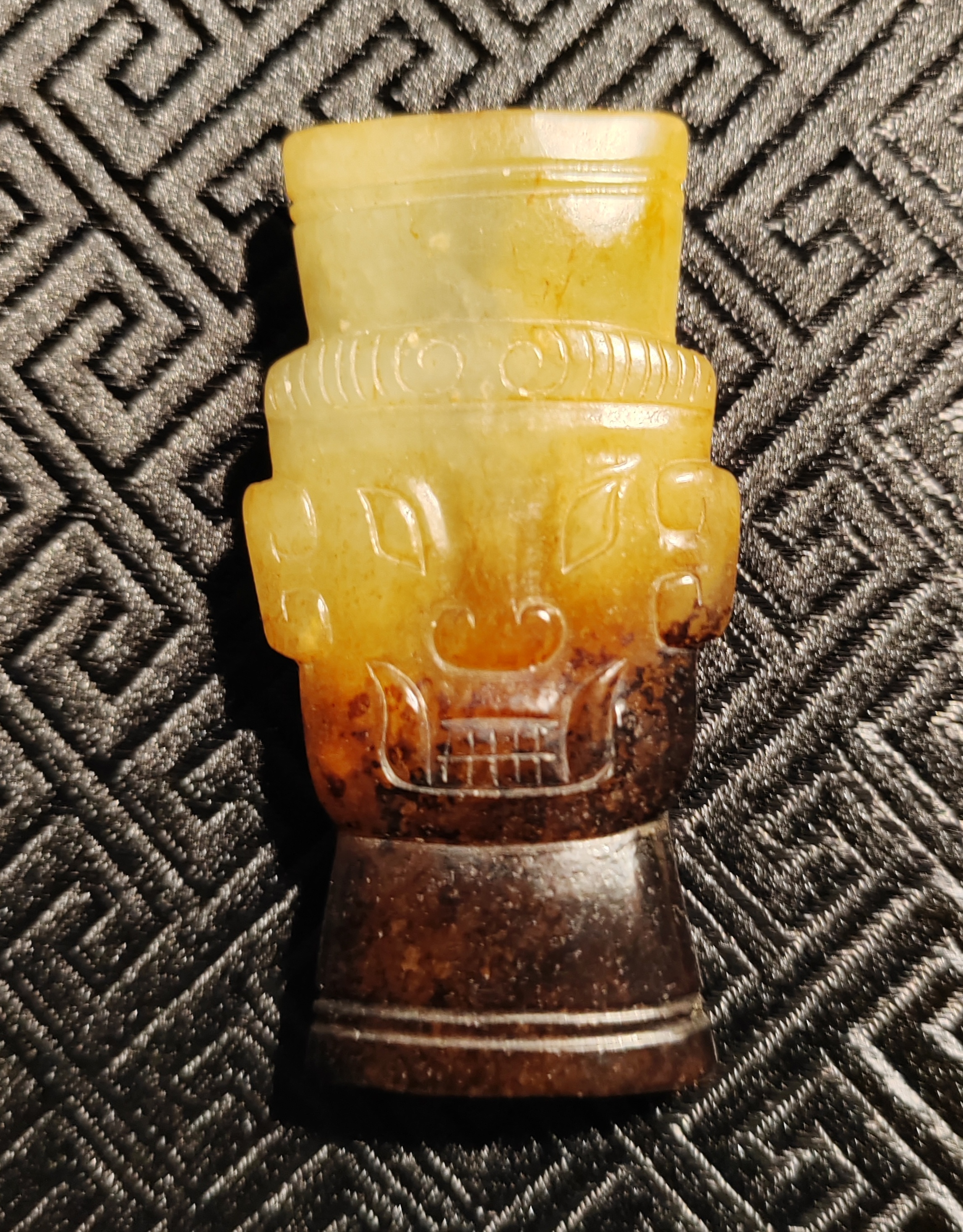 品藏阁之光远鉴研147:玉神人面(西周)图腾符号演化为清晰面貌