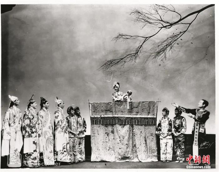 东西问·人物丨熊式一:"中国莎士比亚"的传奇人生