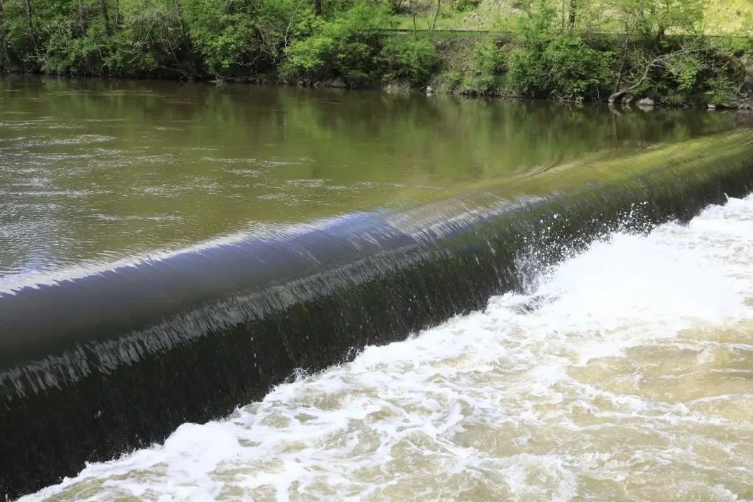 假日亲水出游,这类水坝要注意!