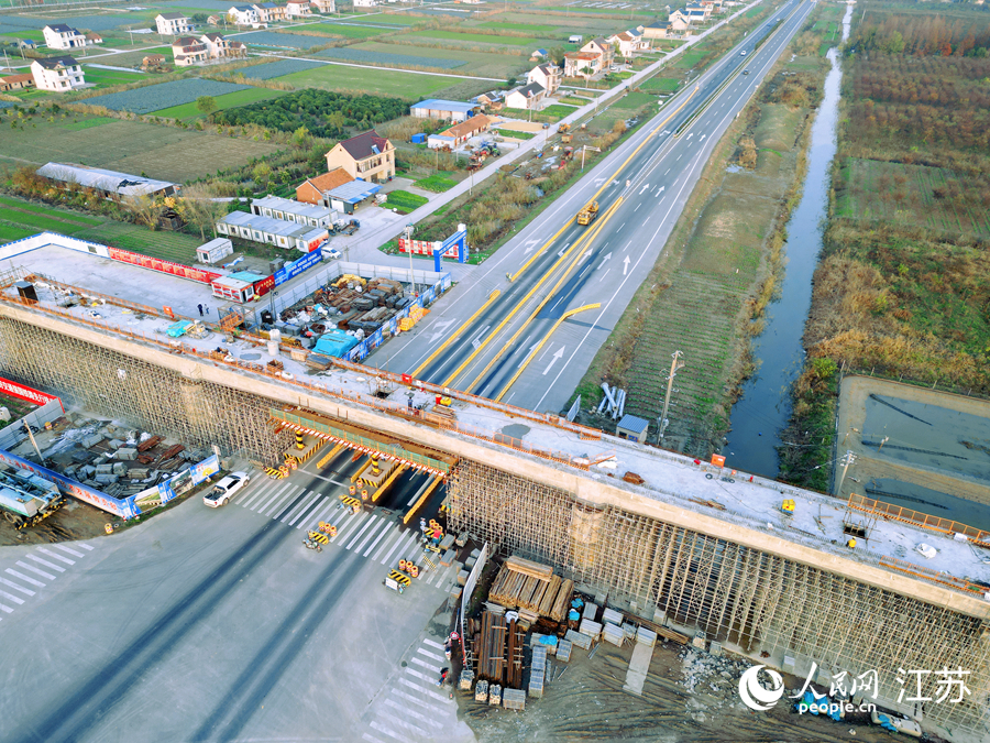 洋吕铁路一重点控制性工程提前完工 全线预计明年底通车