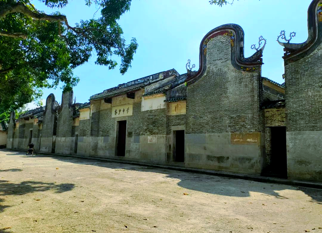 罗定梁家庄园:烽火岁月中的教育奇迹与文化传承