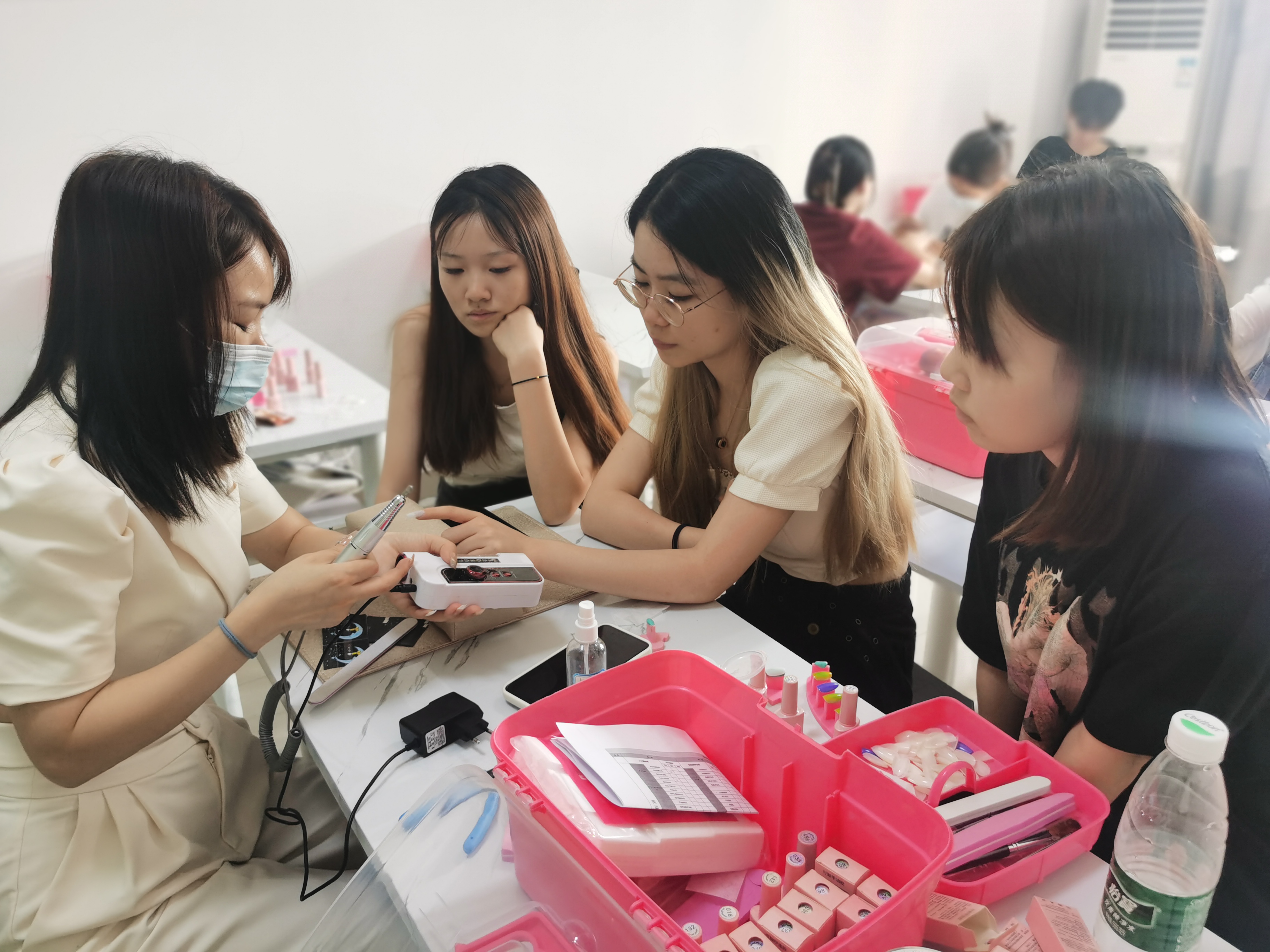 学美容,就真的好就业?