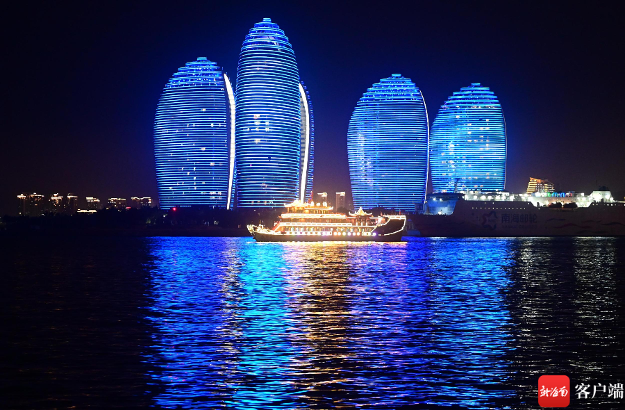 原创组图|凤凰岛点亮"七彩灯" 三亚夜间打卡好去处