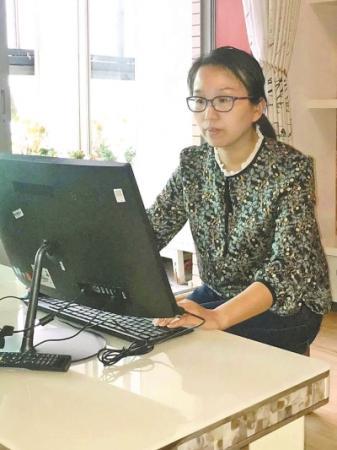 她亲自为学生借电脑 农村学生上网课也"一个都不能少"