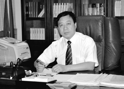 两地市长朱广平:为讨好"小"师妹敛财数百万,落马现场非常香艳