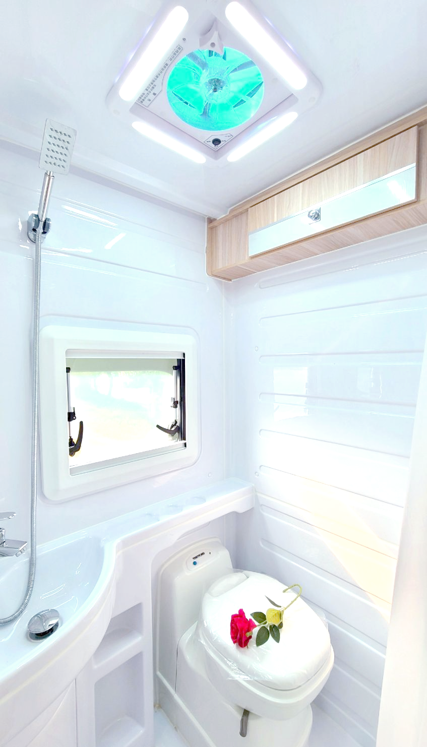 房车卫生间使用指南:功能,设施与排放详解