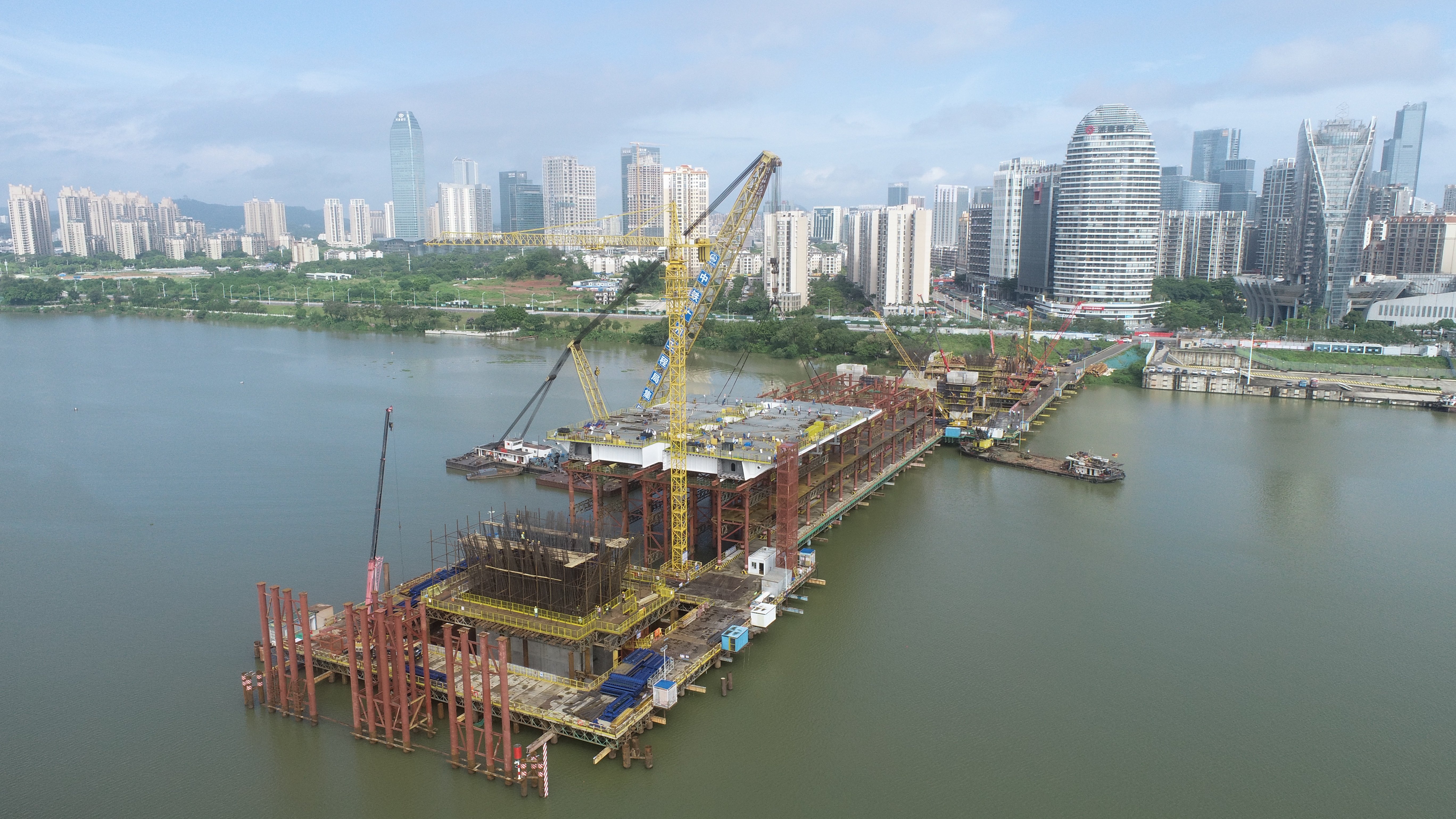 视频|惠州鹅城大桥项目开始架设钢梁