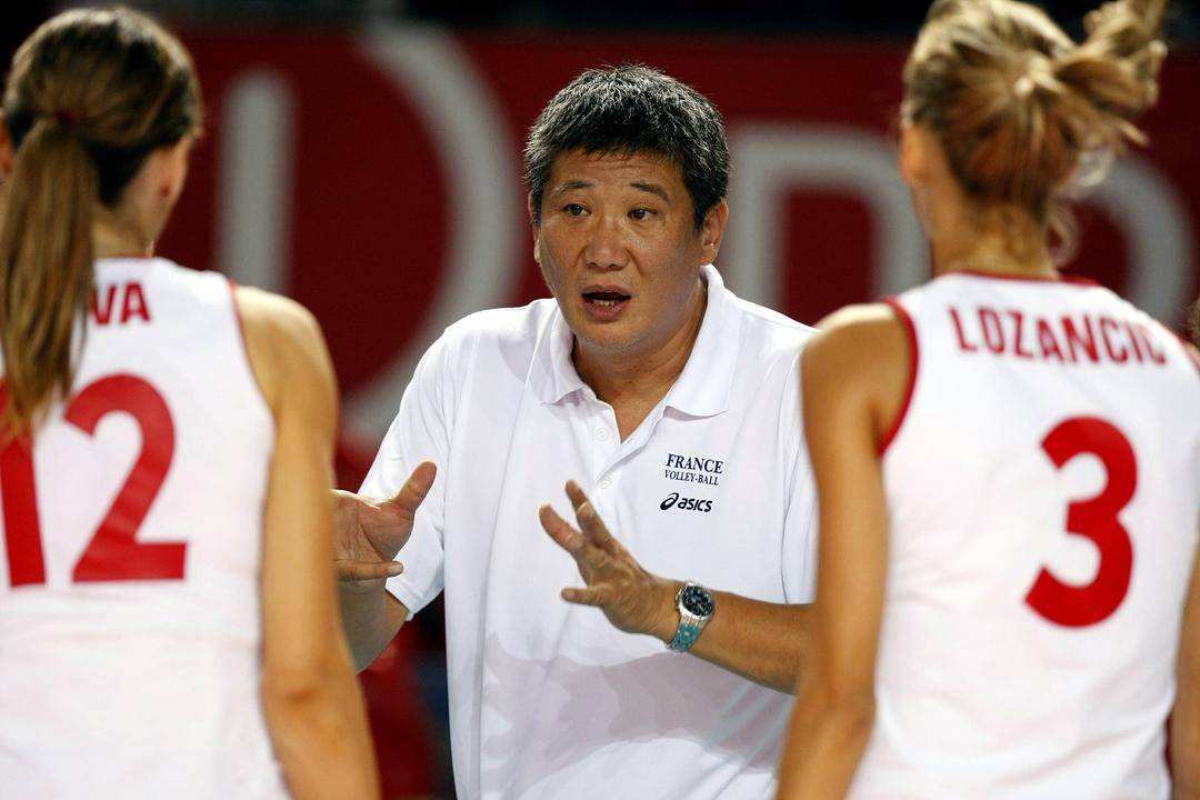 名帅方岩亮相女排训练营!被指耽误陈佩妍成长,或可执教北京山东