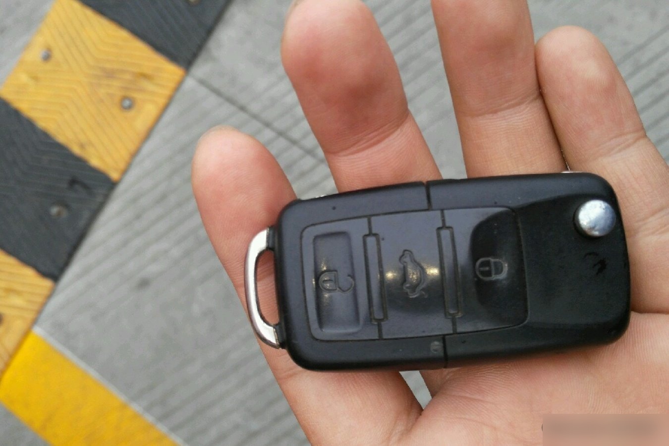 一汽大众速腾的遥控车钥匙没反应怎么办