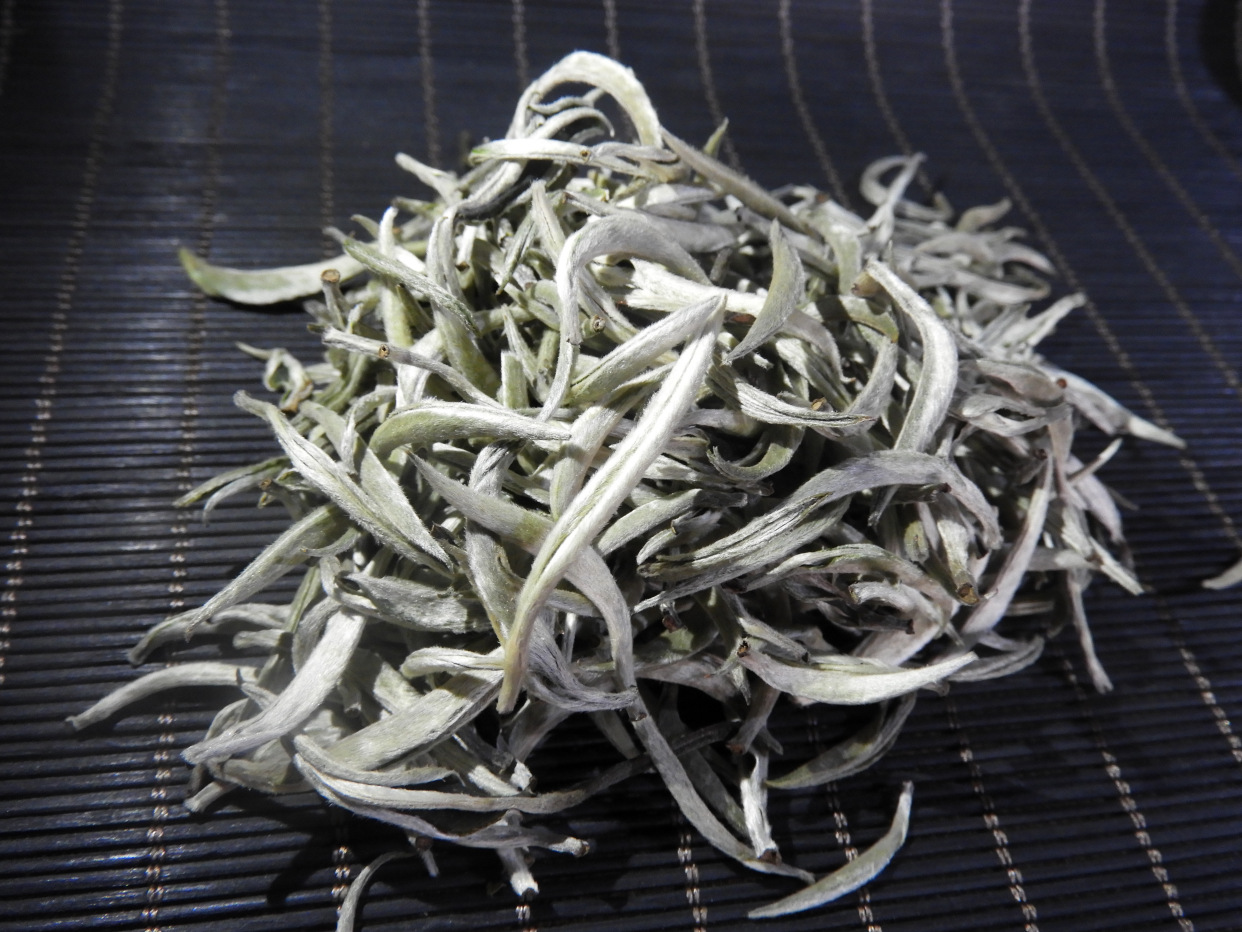 普洱困鹿山白茶·白毫银针