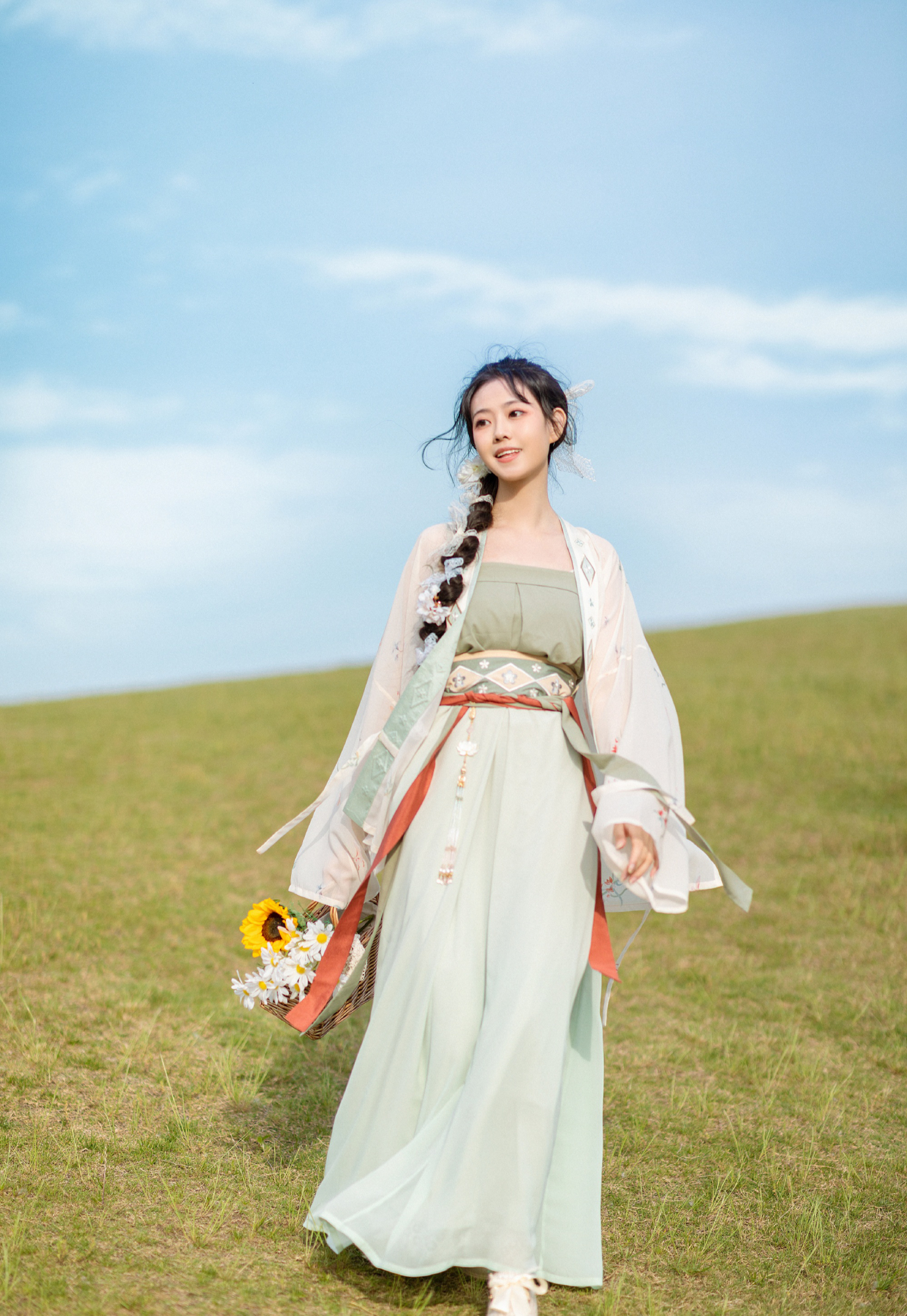 茶里茶气的绿色系汉服,风格清新又自然,穿上后让你美过"绿茶"