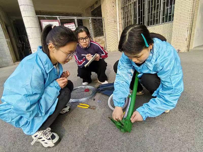 重慶市合川大石中學再獲科技創新大賽市級一等獎