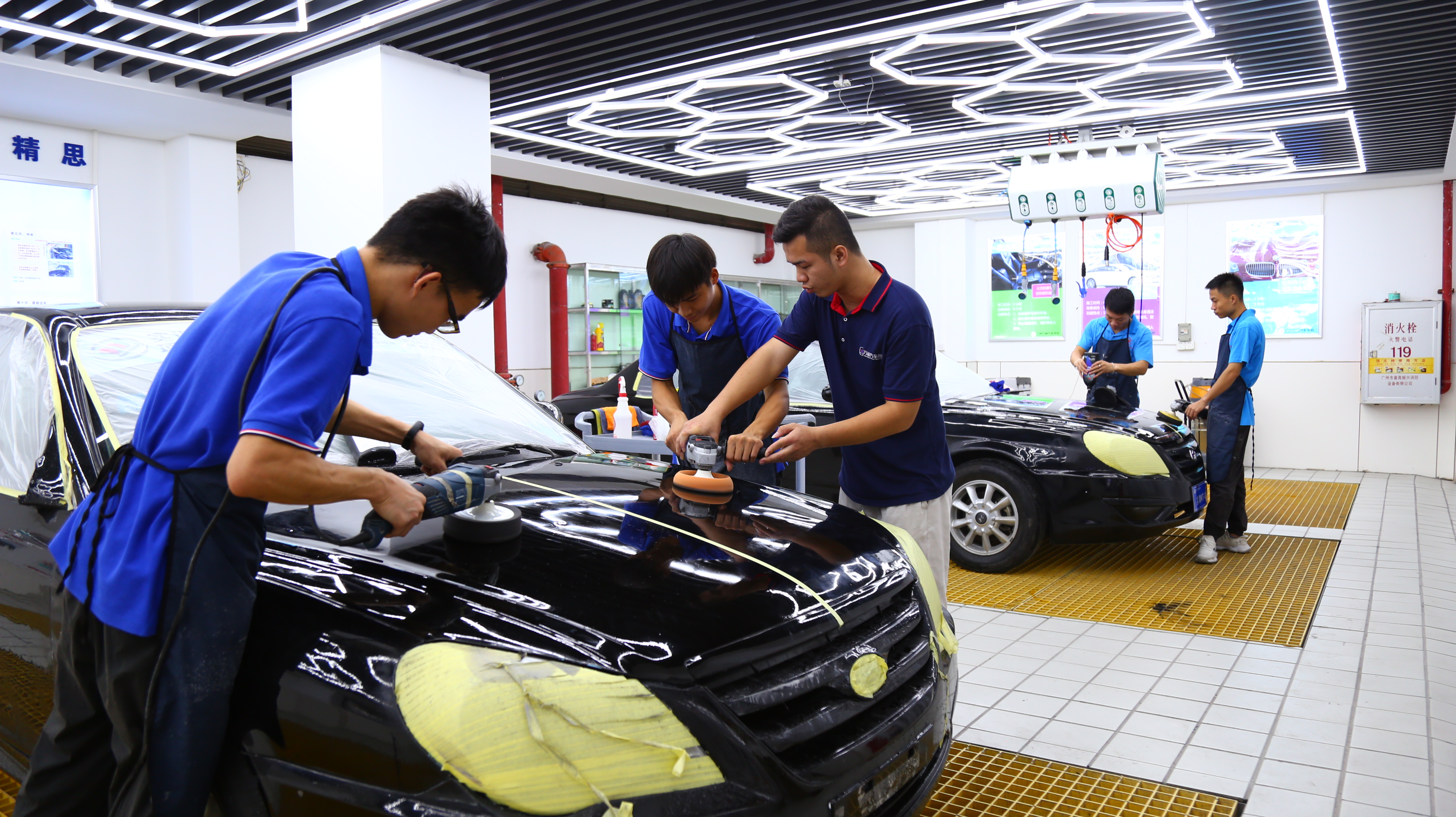 学什么技术好创业?汽车美容行业非常适合你,只需两到三个月