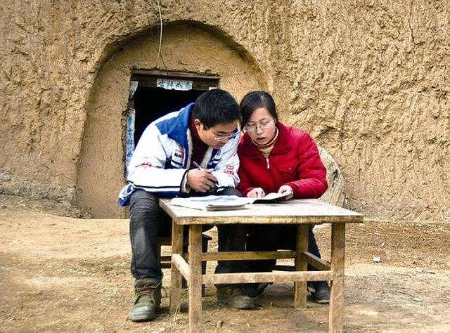 寒门家庭要想培养学霸,父母要付出什么?没有爹妈你还能拿什么拼