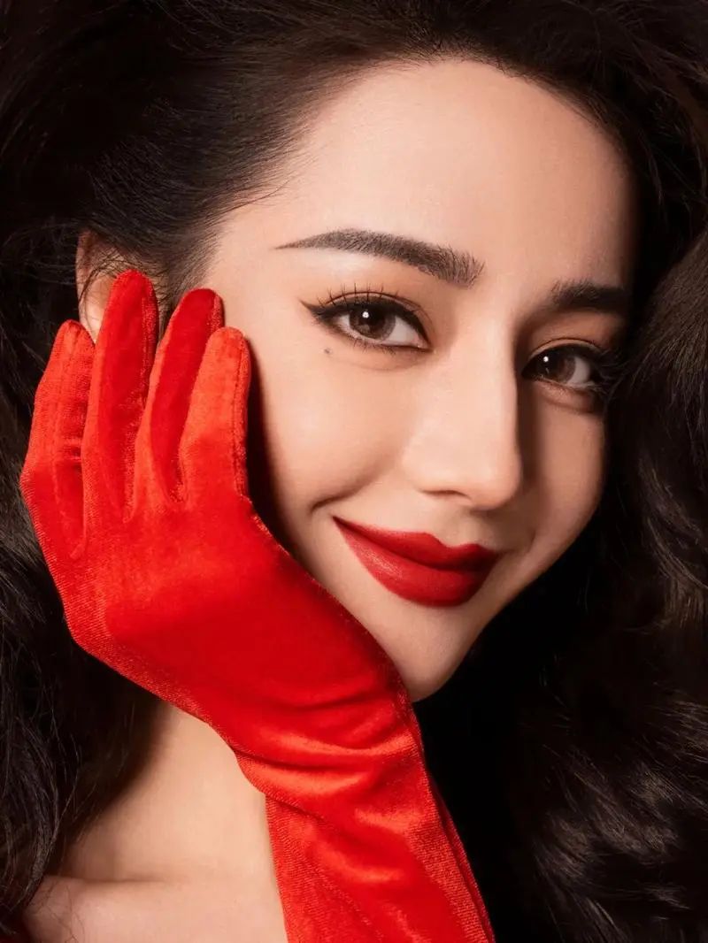 半个娱乐圈的明星都在画全包眼线